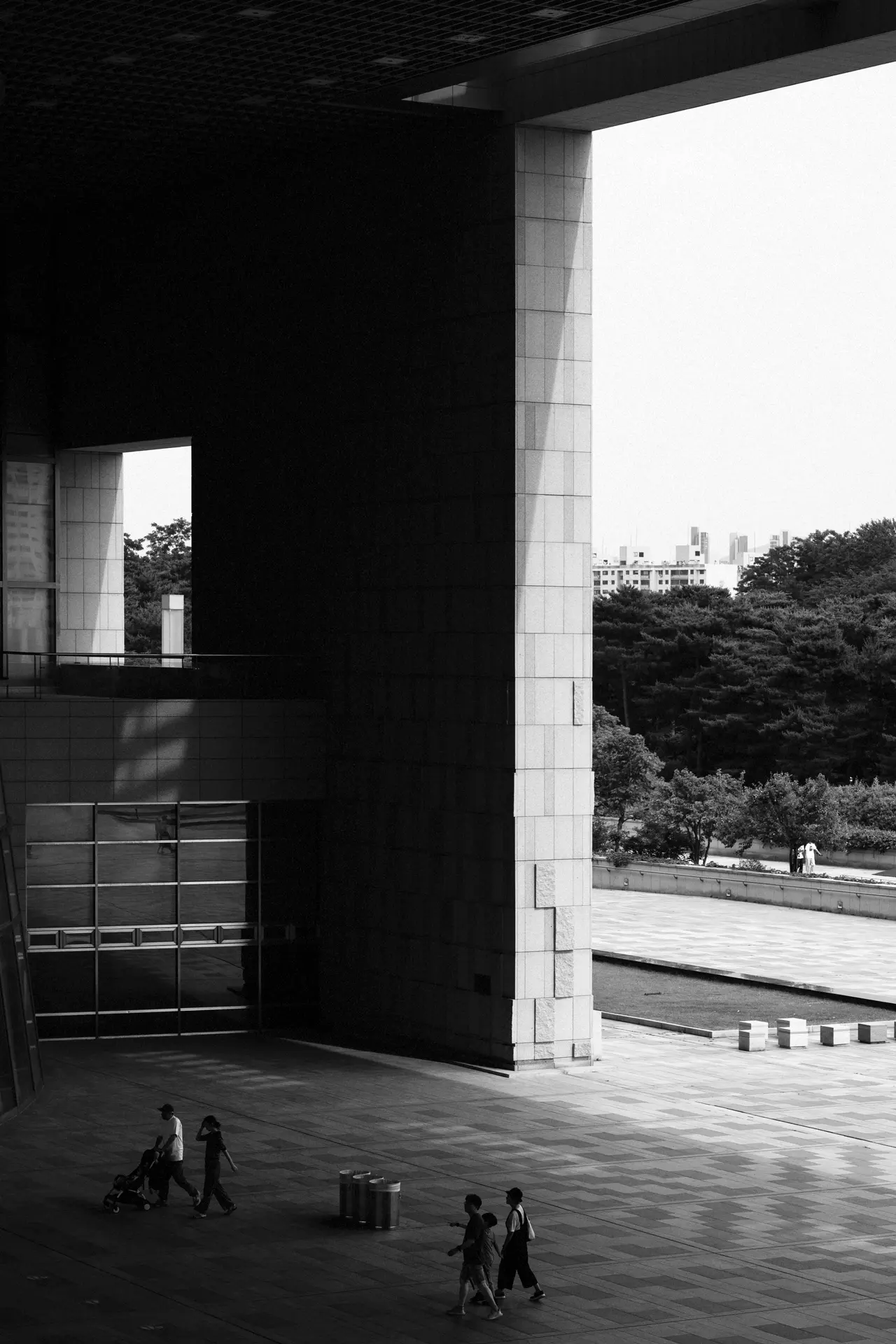 National Museum of Korea, Black and White